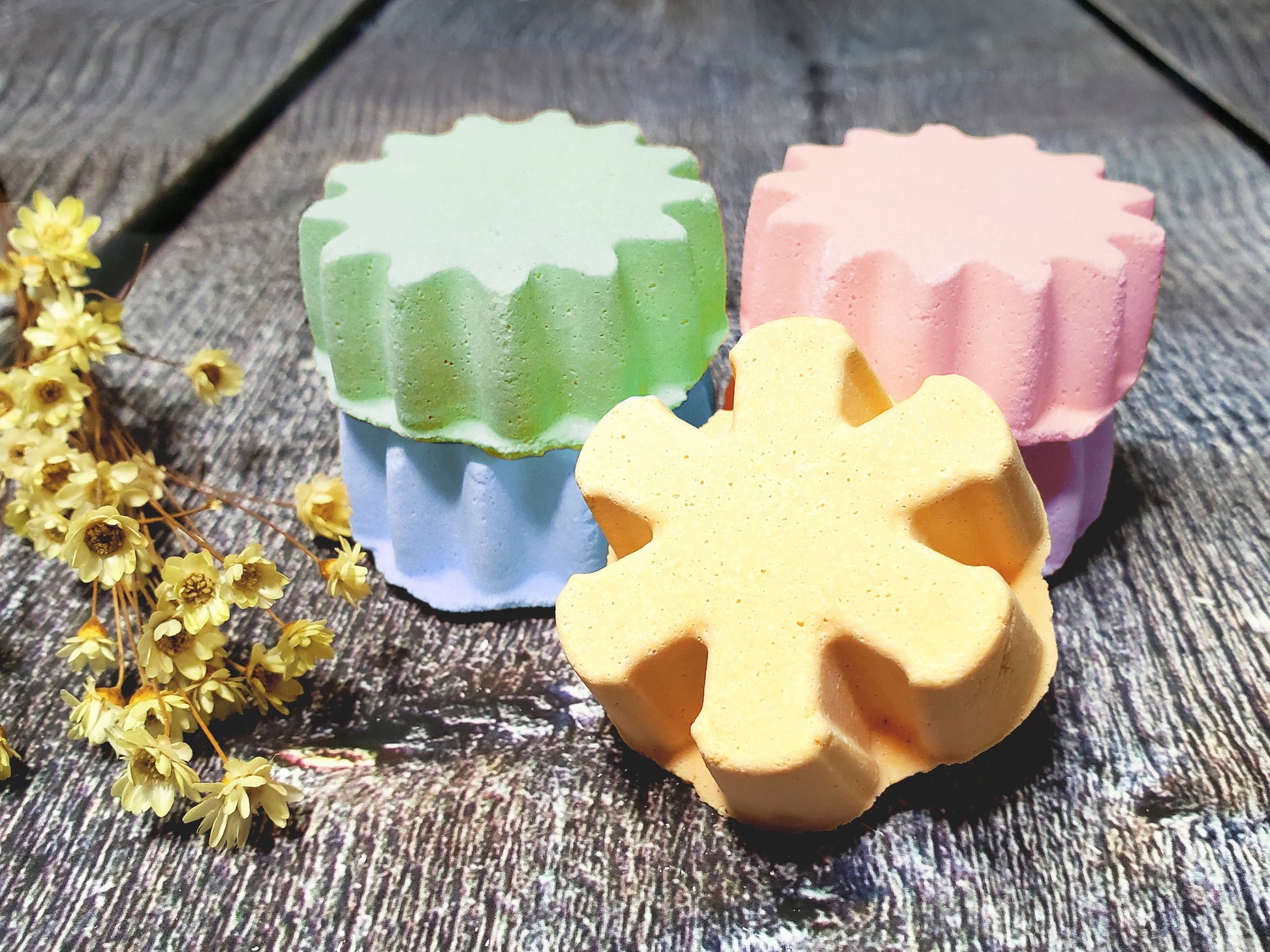 Shower steamer, shower bomb, shower steamers, shower bombs, shower steamer gift set, shower bomb gift set, shower fizzers